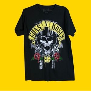 Large guns and roses tee